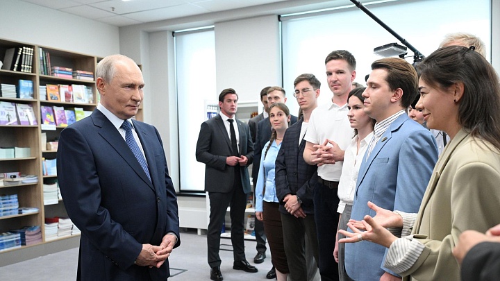 Путин обратился к молодому ученому по-отечески и пожелал ему успехов